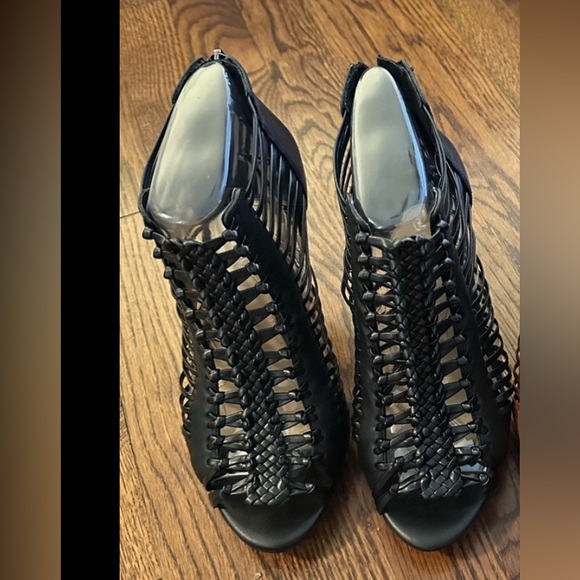 New Gianni Bini Carolinah Womens Heels (color: black), Size 7M - Picture 1 of 5